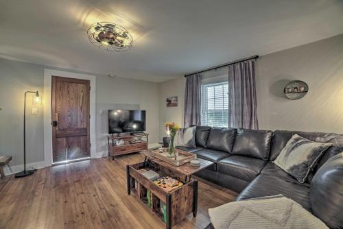 Lovely Pembroke Retreat with Beautiful Patio! in Oak Grove, USA