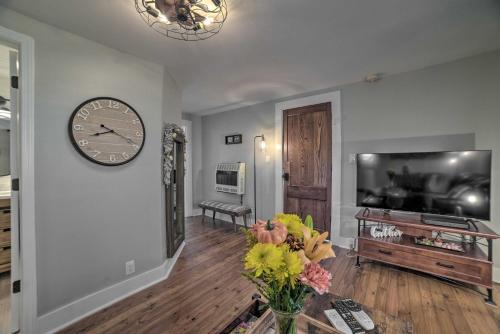 Lovely Pembroke Retreat with Beautiful Patio! in Oak Grove, USA