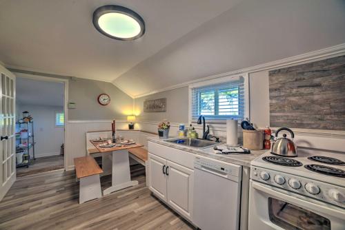 Lovely Pembroke Retreat with Beautiful Patio! in Oak Grove, USA