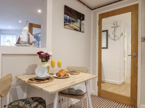 A szálláshely kívülről, Lower Deck in Központ