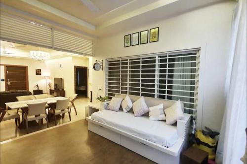 House 40 - Strictly Parties and Noise not allowed, read house manual before booking photo 1