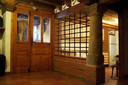  Casa El Nogal es ideal para familias y grupos de amigos in Navalguijo