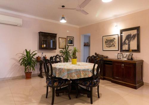 Neelam Bed & Breakfast – Calcutta, LA
