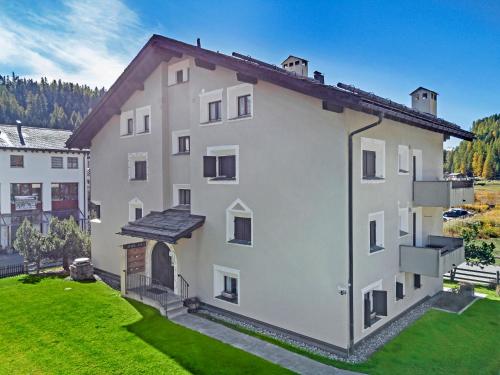 Apartment with Mountain View image 1