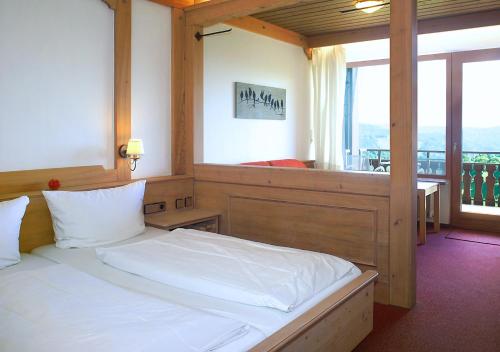 Deluxe Double Room with Balcony with Access to Indoor Pool