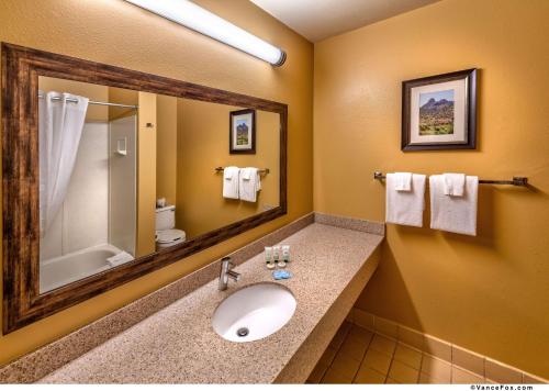 Surestay Hotel by Best Western Lovelock – Lovelock, NV