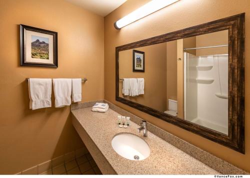 Surestay Hotel by Best Western Lovelock – Lovelock, NV