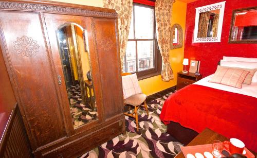 Fifteens of Chester - image 5