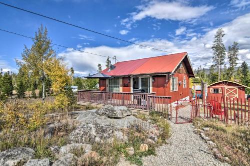 4 Mi to Grand Lake: Mtn-View Cabin w/ Fire Pit!