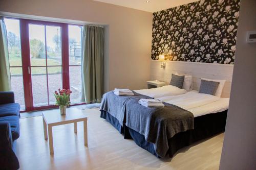 1 queen bed