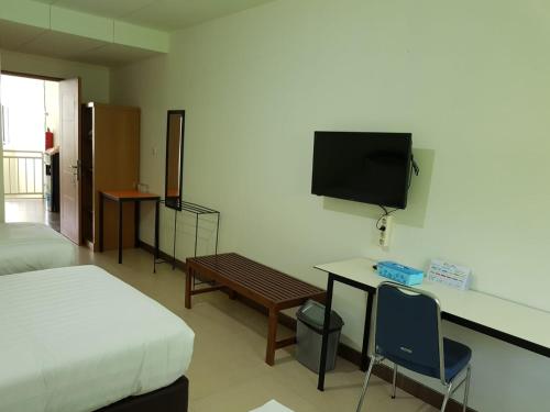 Hotel Larensia Room Type - Standard Triple Room
