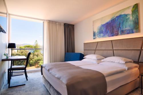 . Hotel Paris