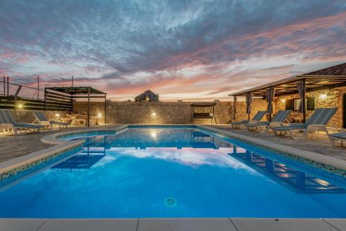 Peldbaseins, Villa Fenix ZadarVillas in Smilcic