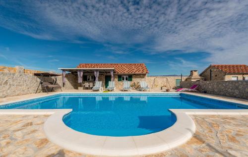 Peldbaseins, Villa Fenix ZadarVillas in Smilcic