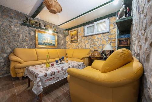 Koplietošanas atpūtas telpa ar TV, Villa Fenix ZadarVillas in Smilcic
