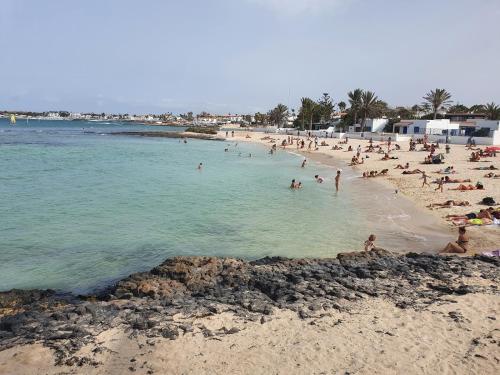 EDIFICIO EL LERELE Apartamentos céntricos a 100m de la playa