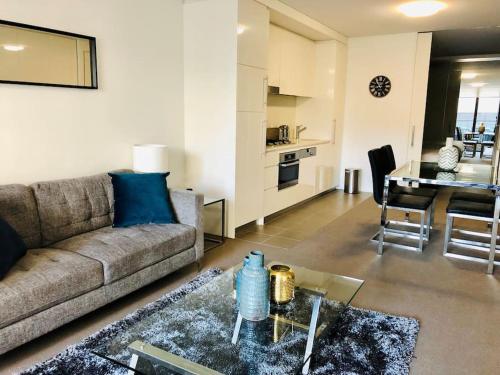 Fantastic Executive Apartment Neutral Bay GRO17204 - image 3