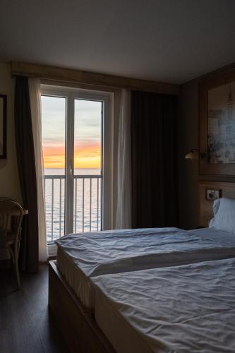 Double or Twin Room with Sea View