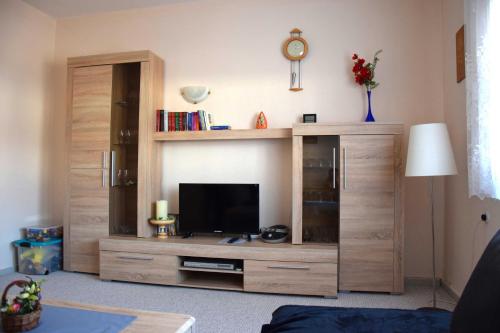 Two-Bedroom Apartment with Shower 