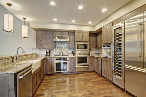 Kitchen, One Ski Hill, A RockResort in Breckenridge (CO)