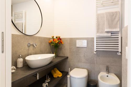 Biancospini 13 - Flower District