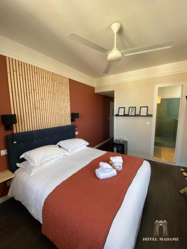 Deluxe Double Room image 3