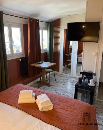 Double Room image 6