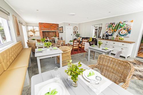 餐廳, La Montagne Lodge in 里比克堡