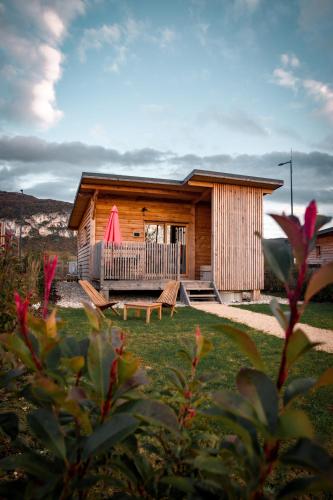 . Les Lodges de la ViaRhôna / cabane-spa