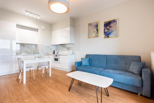 Wola Lush Apartment by BookingHost, Warsaw
