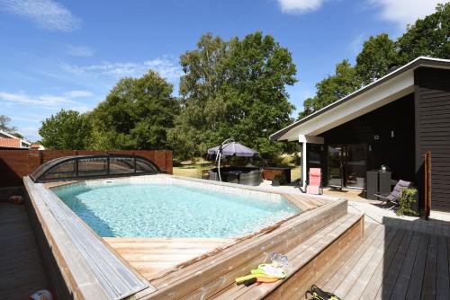 Nice holiday home with outdoor pool in Lottorp, Oland