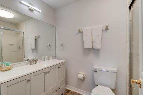 Yellow Sunshine Oceanfront Townhouse, Private Balcony in Ponce Inlet, USA