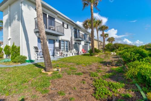 A szálláshely kívülről, Yellow Sunshine Oceanfront Townhouse, Private Balcony in Ponce Inlet (FL)