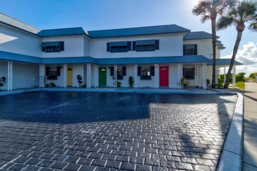 Exterior view, Blue Skies Oceanfront 2 bedroom townhouse in Ponce Inlet (FL)