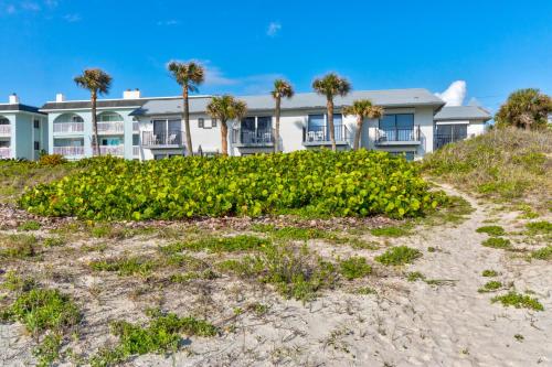 Beach, Green Palms Oceanfront 2 Bed Townhouse in Ponce Inlet (FL)
