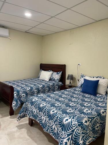 2 double beds