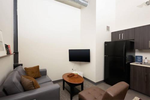 Flexhome Brewery District 2BR Apt EL2 in Milwaukee, USA