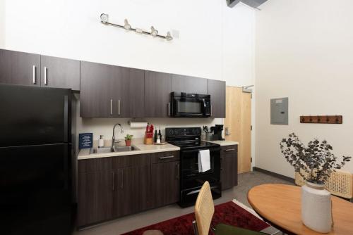 Flexhome Brewery District 2BR Apt EL2 in Milwaukee, USA