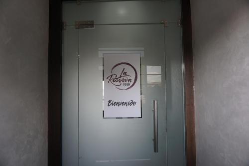 Hostal La Reserva in Cobeña