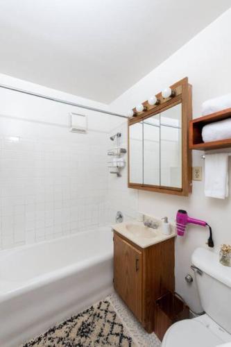 Flexhome Economy 2BR Apartment B1 in Milwaukee, USA