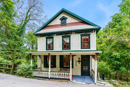 Enchanting Cottage, Center of Historic Downtown! - Harpers Ferry