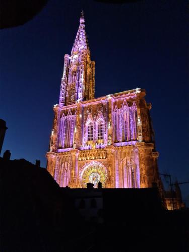 Face à la cathédrale