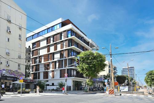 Black Style 1BR in Ben Yehuda by HolyGuest - image 2