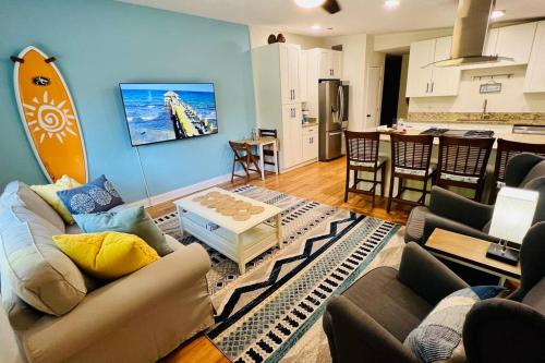 Luxury 2/2 private oasis w/Hot Tub walk to Beach in Cape Canaveral, USA
