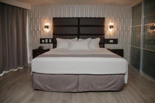 Bed, Plaza Paitilla Inn in Panama City