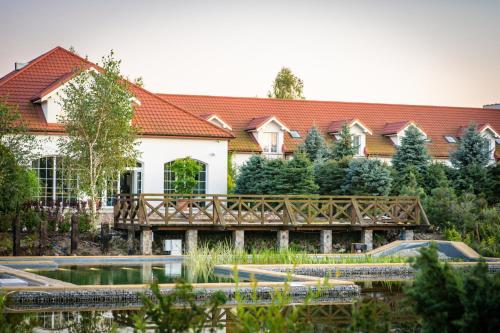 Зовнішній вигляд готелю, Santa Natura Resort & SPA in Жирардув