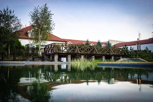 Зовнішній вигляд готелю, Santa Natura Resort & SPA in Жирардув