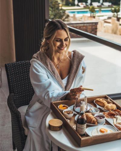 Book the King Suite with Spa Bath King Suite with Spa Bath