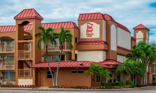 Red Roof Inn PLUS+ & Suites Naples Downtown-5th Ave S