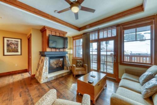 Luxury 2 Bedroom Ski In, Ski Out One Ski Hill Residence Located At The Base Of Peak 8 With Outdoor Plaza